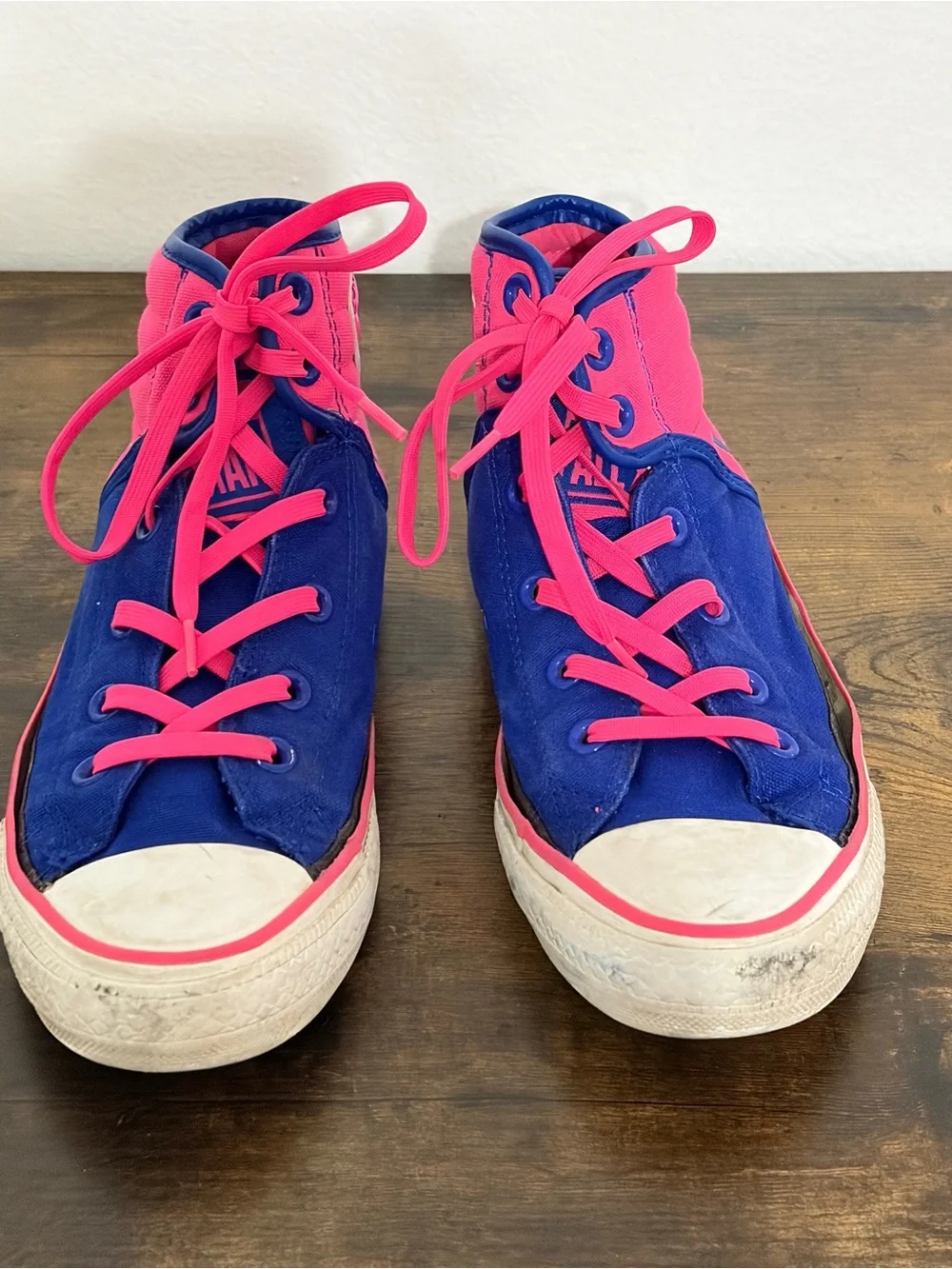 Converse away traction